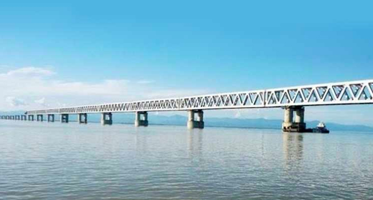 Inauguran el puente ferroviario y vial más largo de india