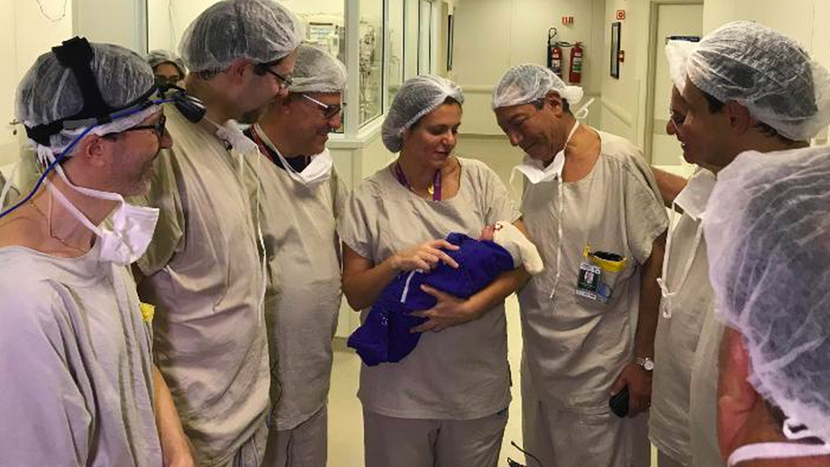 Nace el primer bebé concebido en un útero trasplantado de fallecida