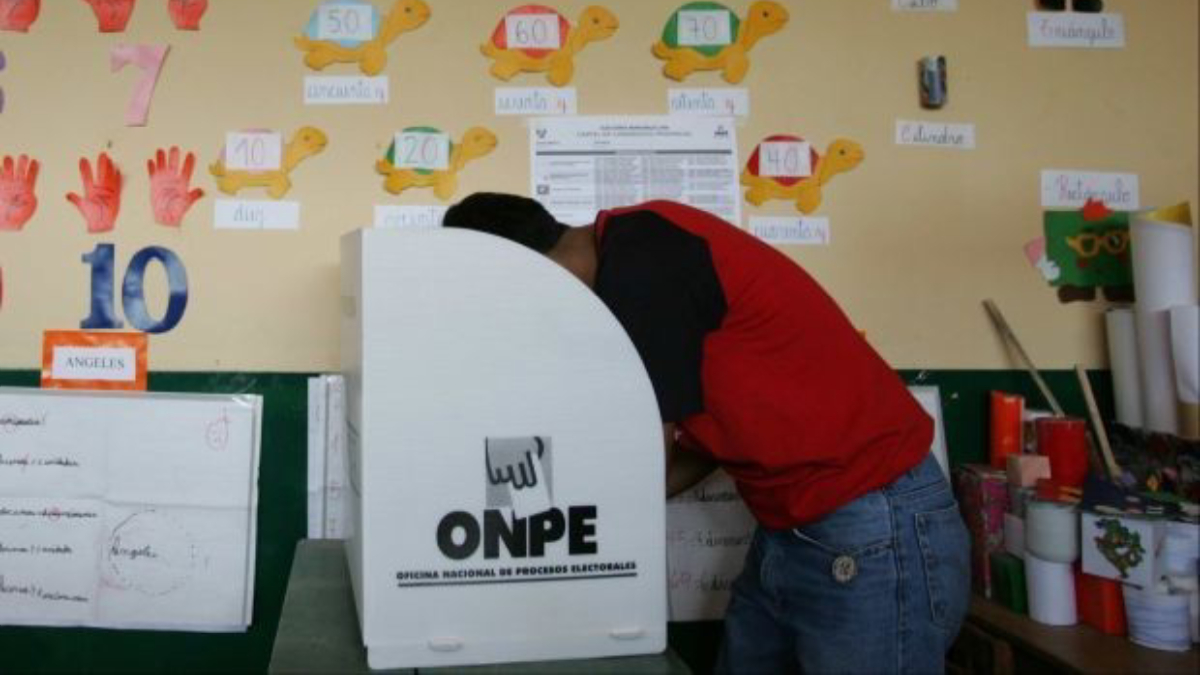 Perú vota reformas constitucionales contra la corrupción