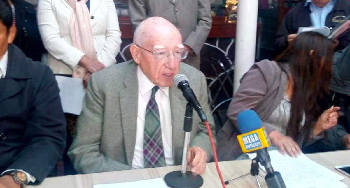 Empresario Villa Escalera se postula como gobernador interino de Puebla