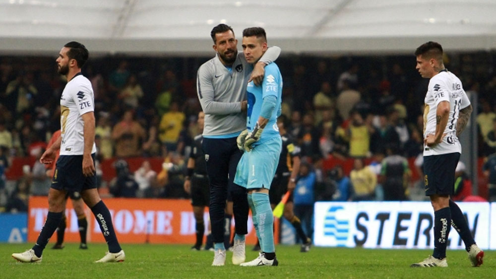 Jugadores de Pumas respaldan a Alfredo Saldívar