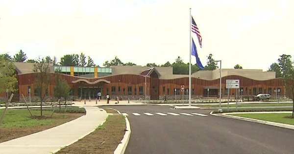 Evacuan escuela Sandy Hook por amenaza de bomba a seis años de tiroteo
