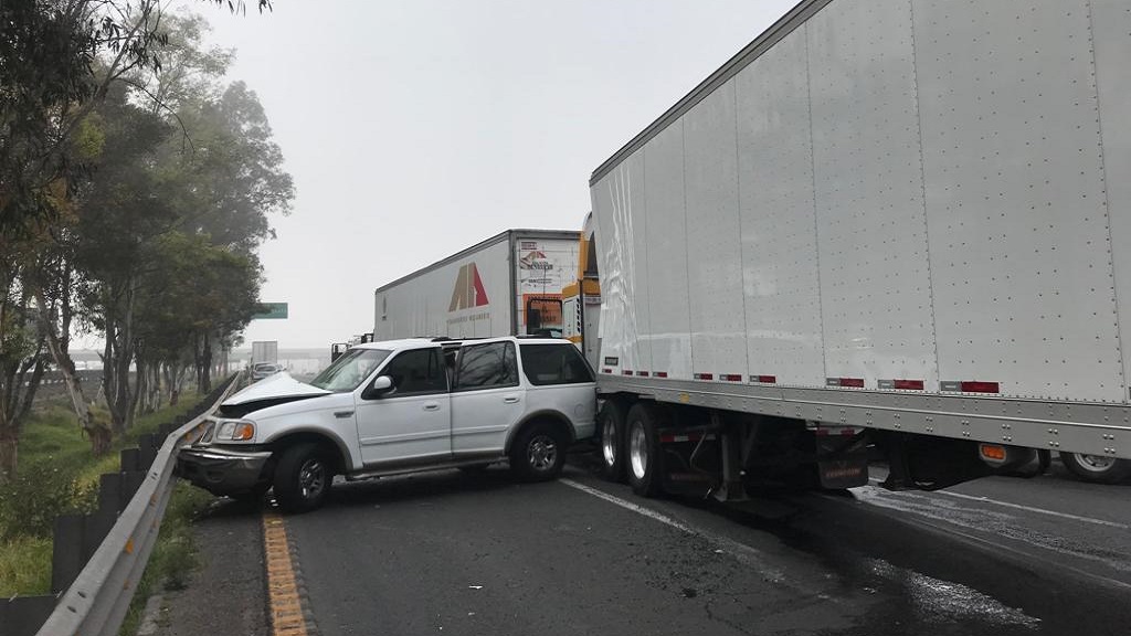 Dos personas mueren prensadas en accidente sobre la México-Querétaro - segunda-camioneta-involucrada-en-el-accidente-mxqro