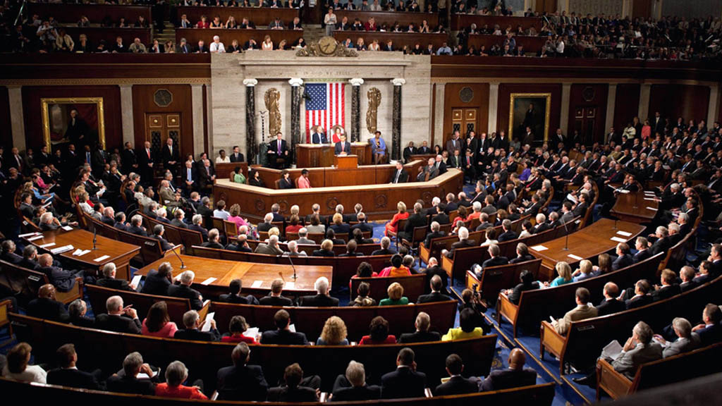 Senado de EE.UU. aprueba decreto para financiar al gobierno hasta febrero