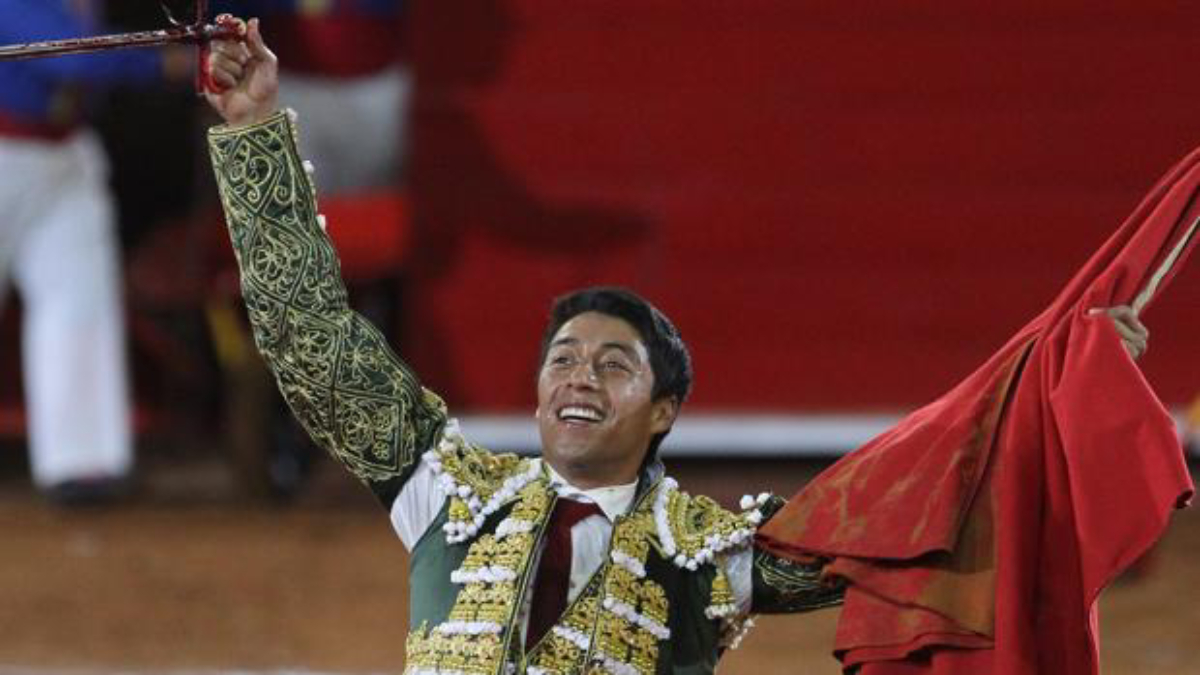 Sergio Flores da gran actuación en la Plaza México