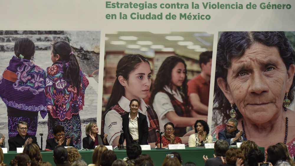 Con abogadas, gobierno capitalino va contra violencia de género