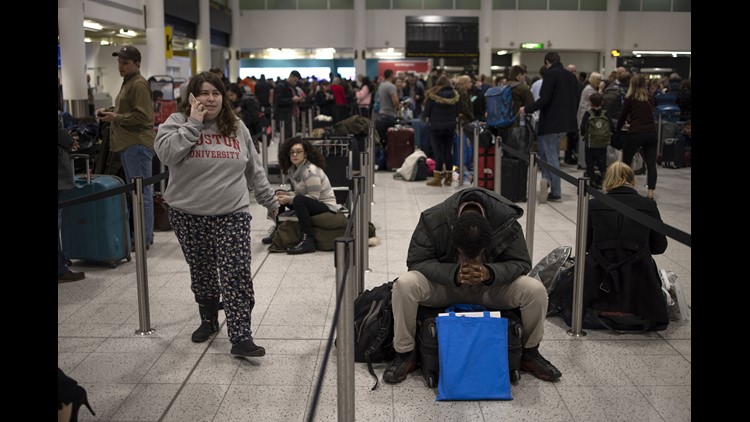 Suspensión de vuelos en Reino Unido afecta a 120 mil personas - suspension-de-vuelos-gatwick
