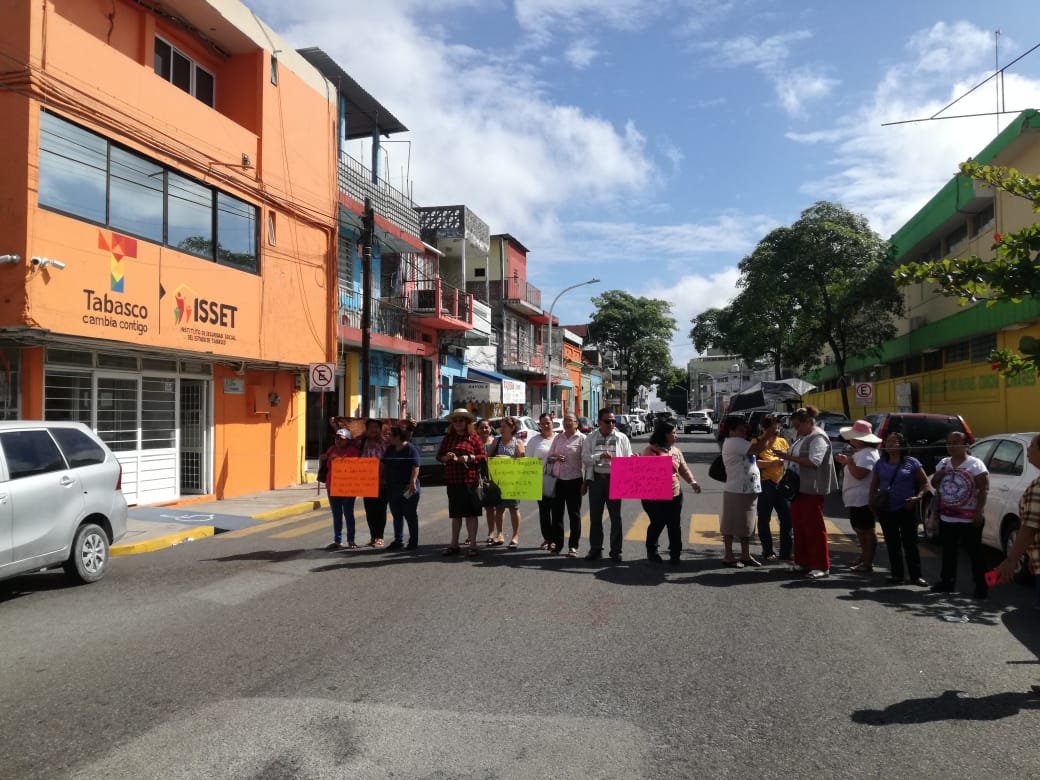 Continúan bloqueos por falta de pagos en Tabasco - tabasco-bloqueos