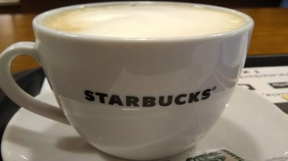 Sentencian a Starbucks a indemnizar a cliente por robo de laptop Sentencian a Starbucks a indemnizar a cliente por robo de laptop