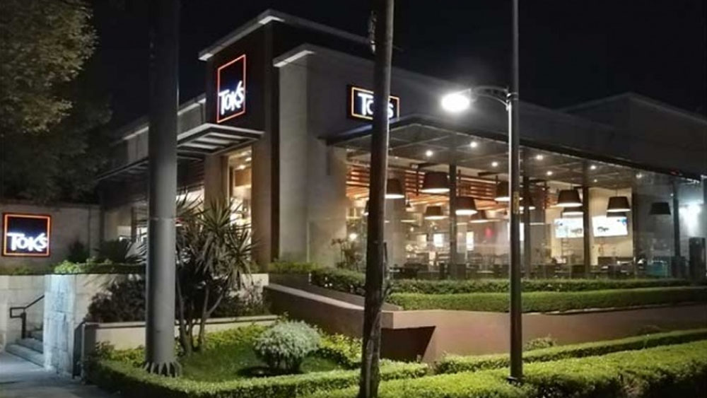 Detienen a dos hombres tras asaltar Toks en Calzada de Tlalpan