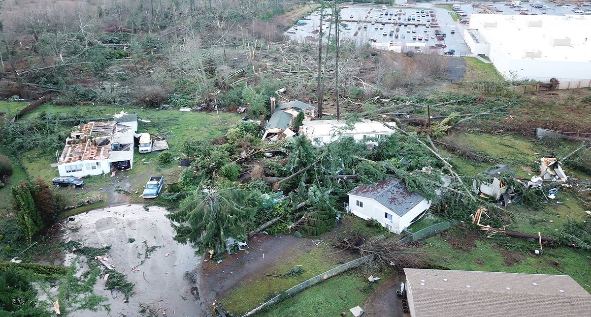 Inusual tornado daña 50 estructuras en Seattle
