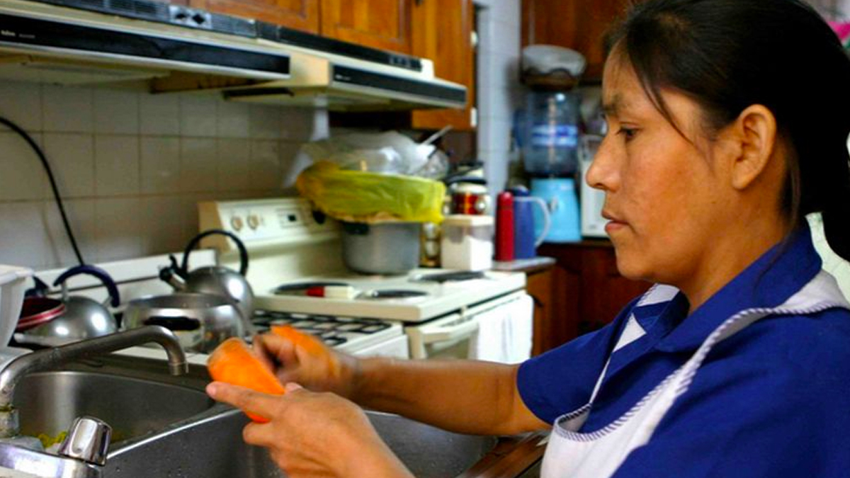 Ministro de la SCJN busca que empleadas domésticas tengan IMSS