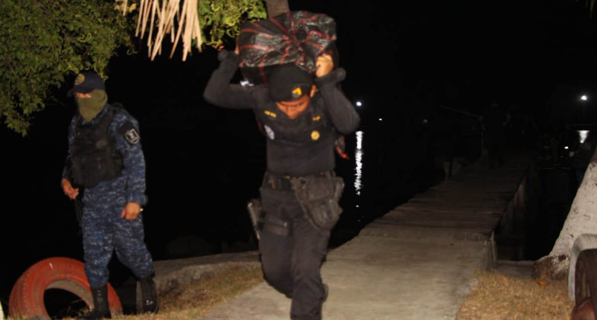 Abandonan 4.3 toneladas de cocaína en el Pacífico - traslado-de-la-droga-al-ministerio-publico