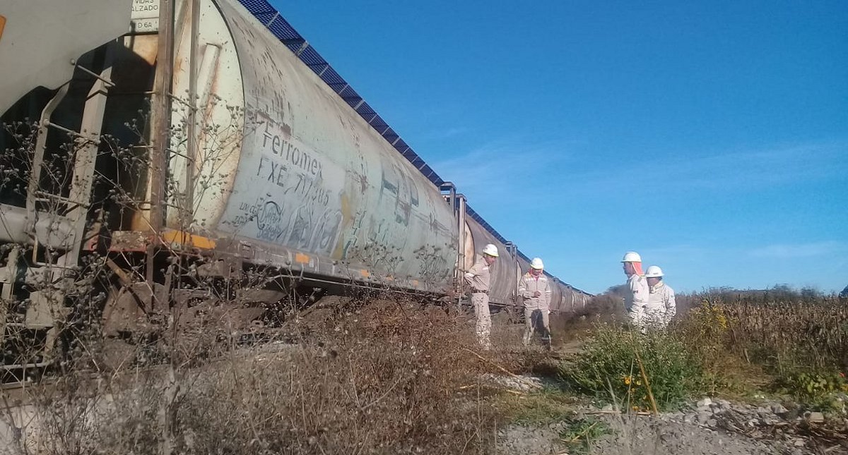 Descarrilan tren de carga a propósito en Puebla - tren-de-carga-descarrilado-en-puebla