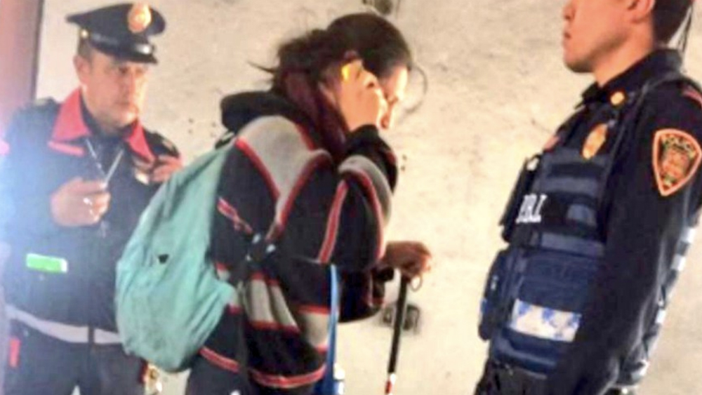 Vagonero le arranca a mujer parte del dedo en el Metro