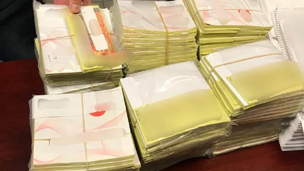 Detienen a tres por robar casi 2 mdp en vales de despensa