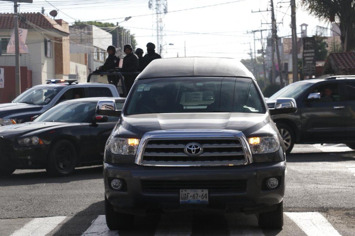 Llegan a funeraria cuerpos de Martha Érika y Moreno Valle - valle-de-los-angeles-3