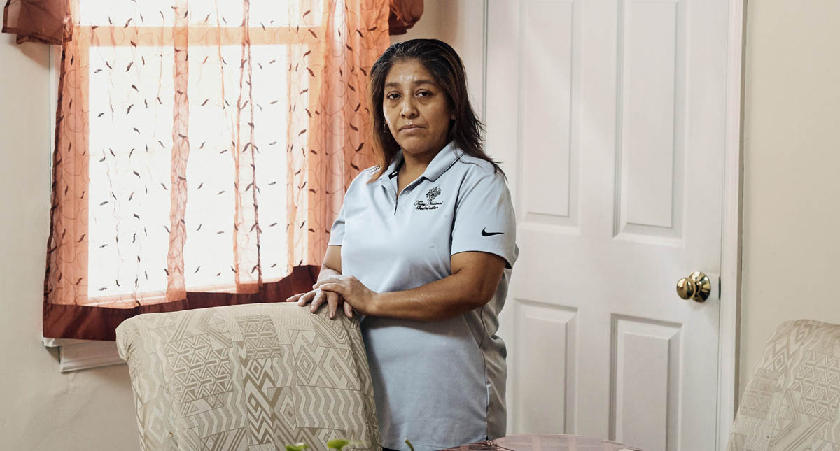 Migrante indocumentada trabaja para Trump en club privado de golf