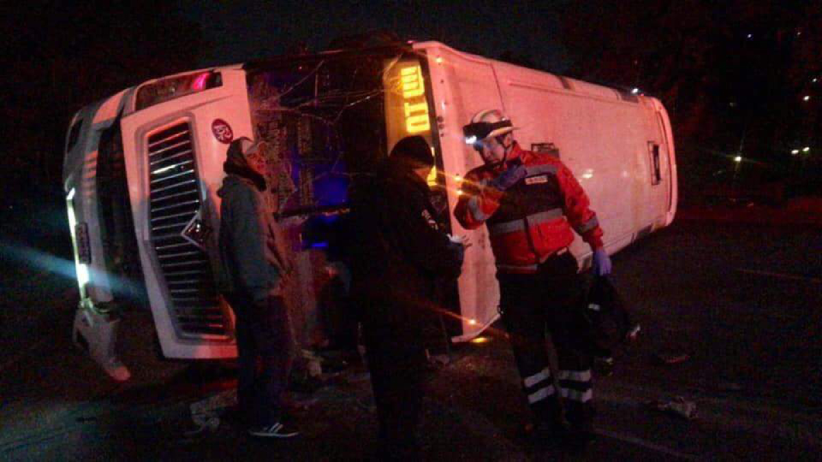 Volcadura de autobús en la México-Querétaro deja seis lesionados - volcadura-autobus-mexico-queretaro-1