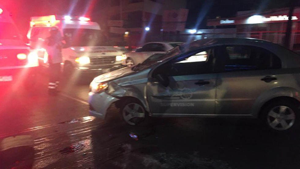 Vuelca auto en la Miguel Hidalgo