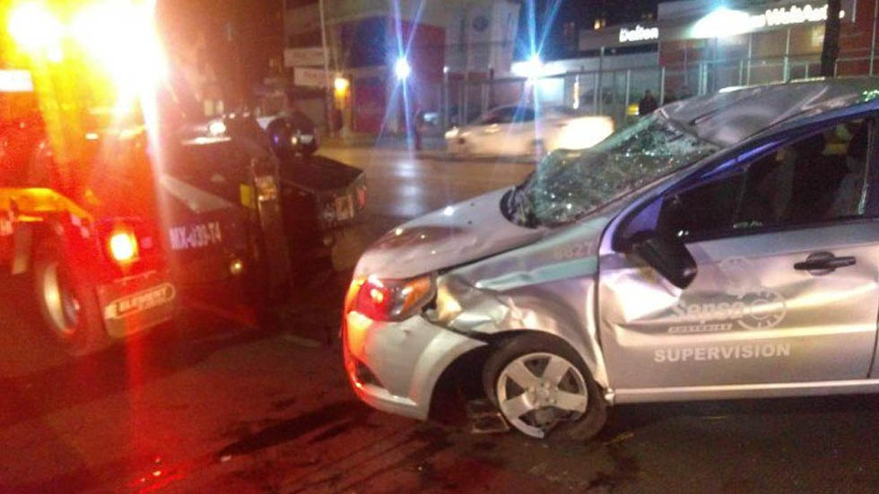 Vuelca auto en la Miguel Hidalgo - volcadura-revolucion-y-viaducto-3