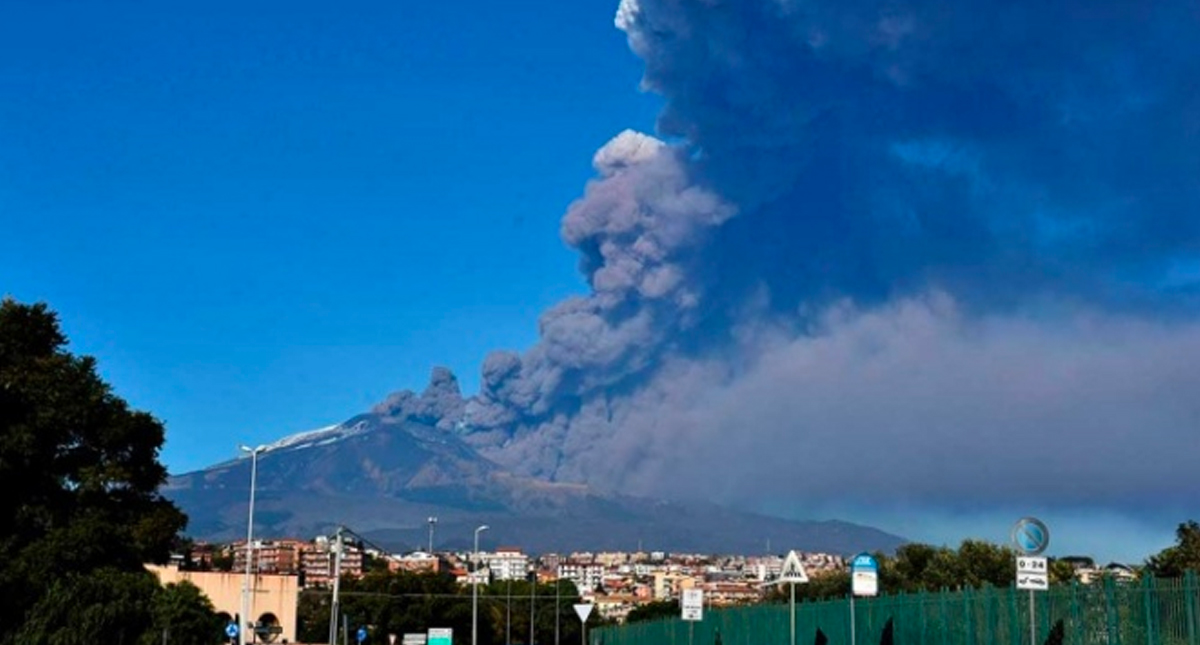 #Video Entra en erupción volcán Etna en Italia