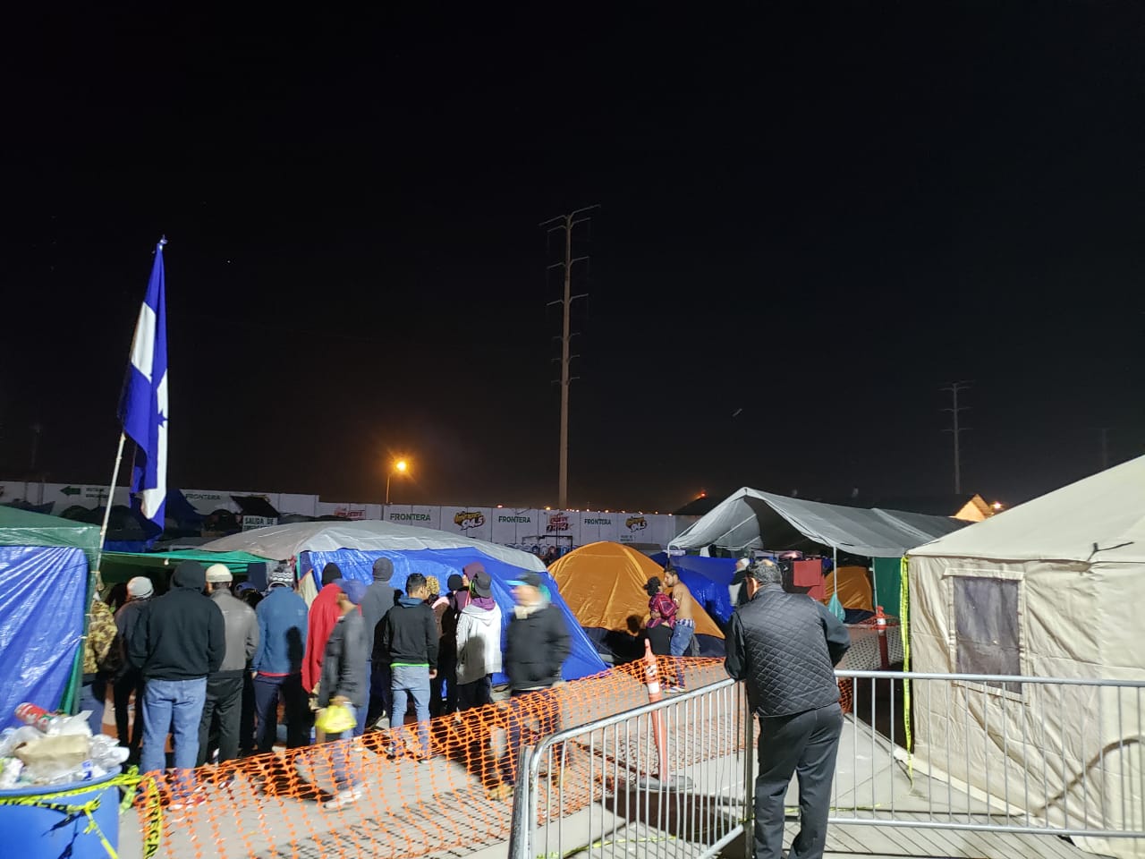 Permanecen más de cuatro mil migrantes en Tijuana - whatsapp-image-2018-12-05-at-193853-1