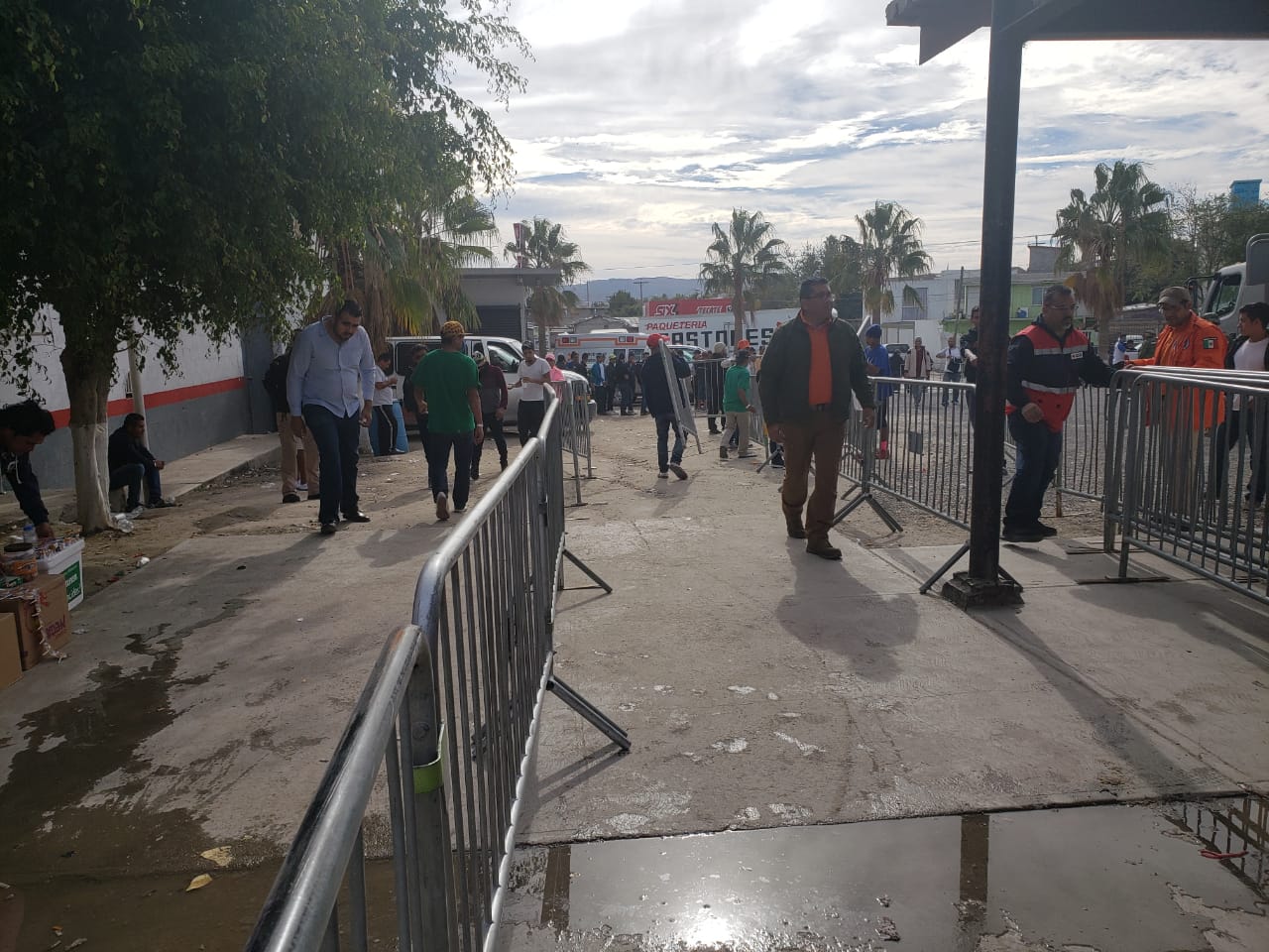 Permanecen más de cuatro mil migrantes en Tijuana - whatsapp-image-2018-12-05-at-193853