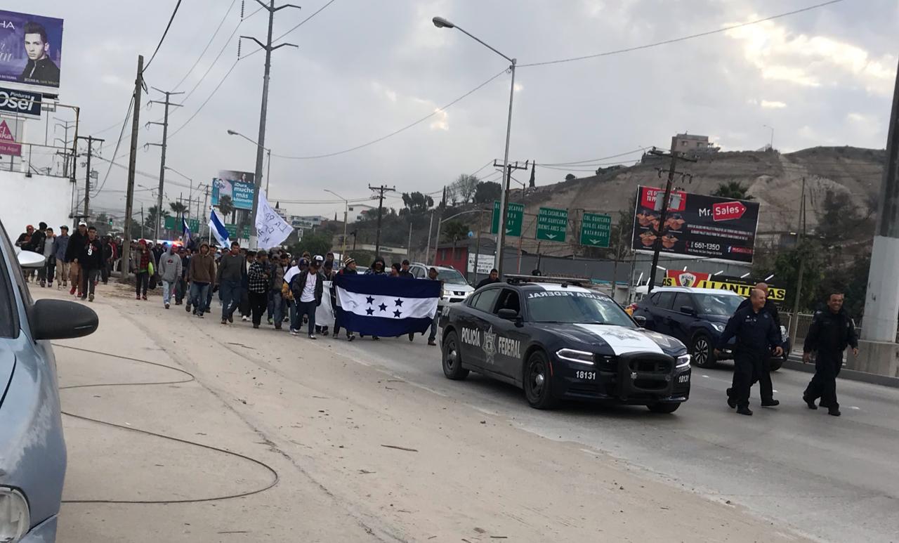 Policía Federal resguarda Consulado de EE.UU. en Tijuana - whatsapp-image-2018-12-11-at-130749