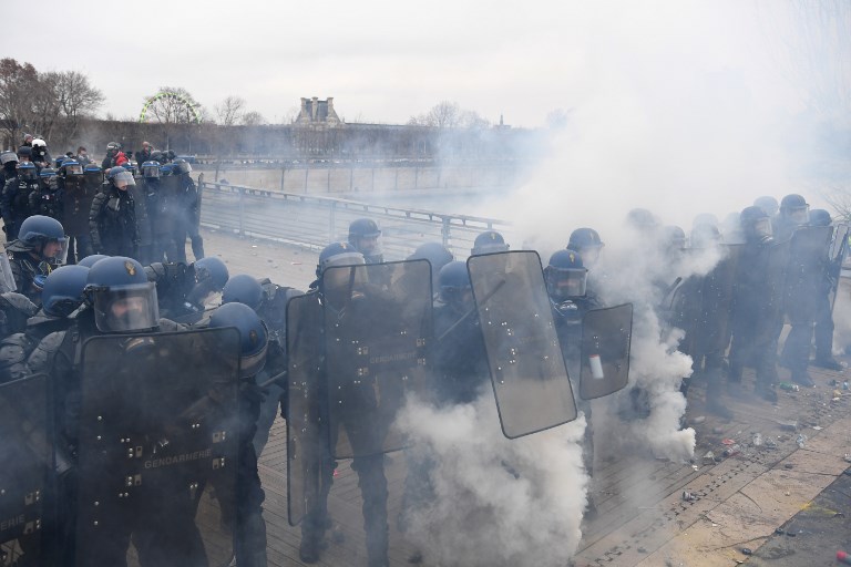Chalecos amarillos protestan en París y otras ciudades de Francia - 000-1bz7tt