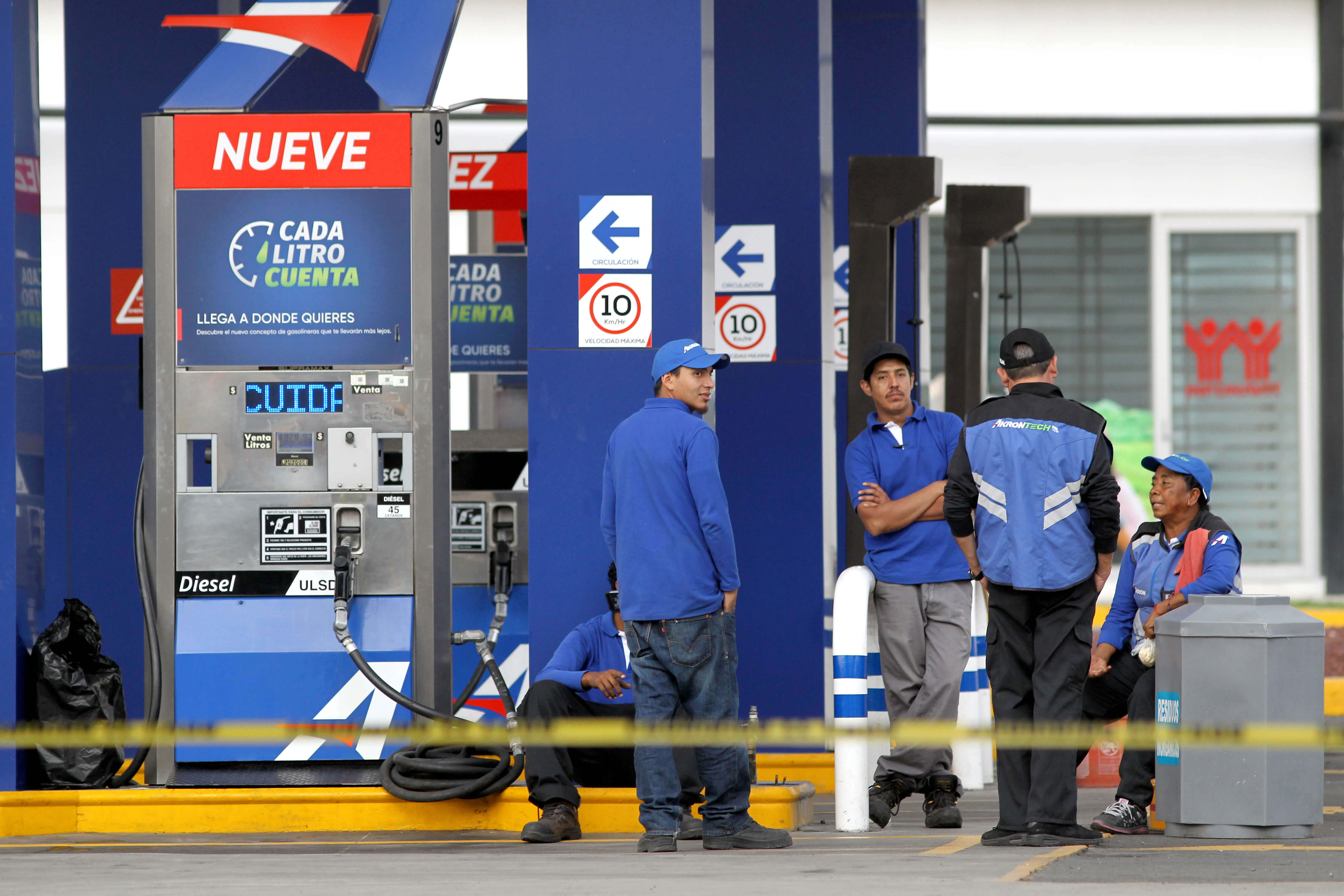 Continúa desabasto de gasolina en al menos 10 estados del país