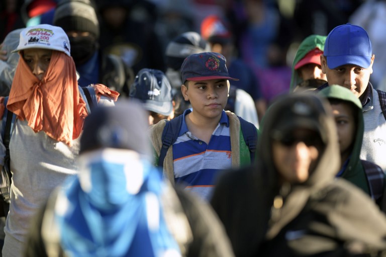 Caravana de 200 migrantes salvadoreños parten hacia EE.UU. - 000-1ca84x