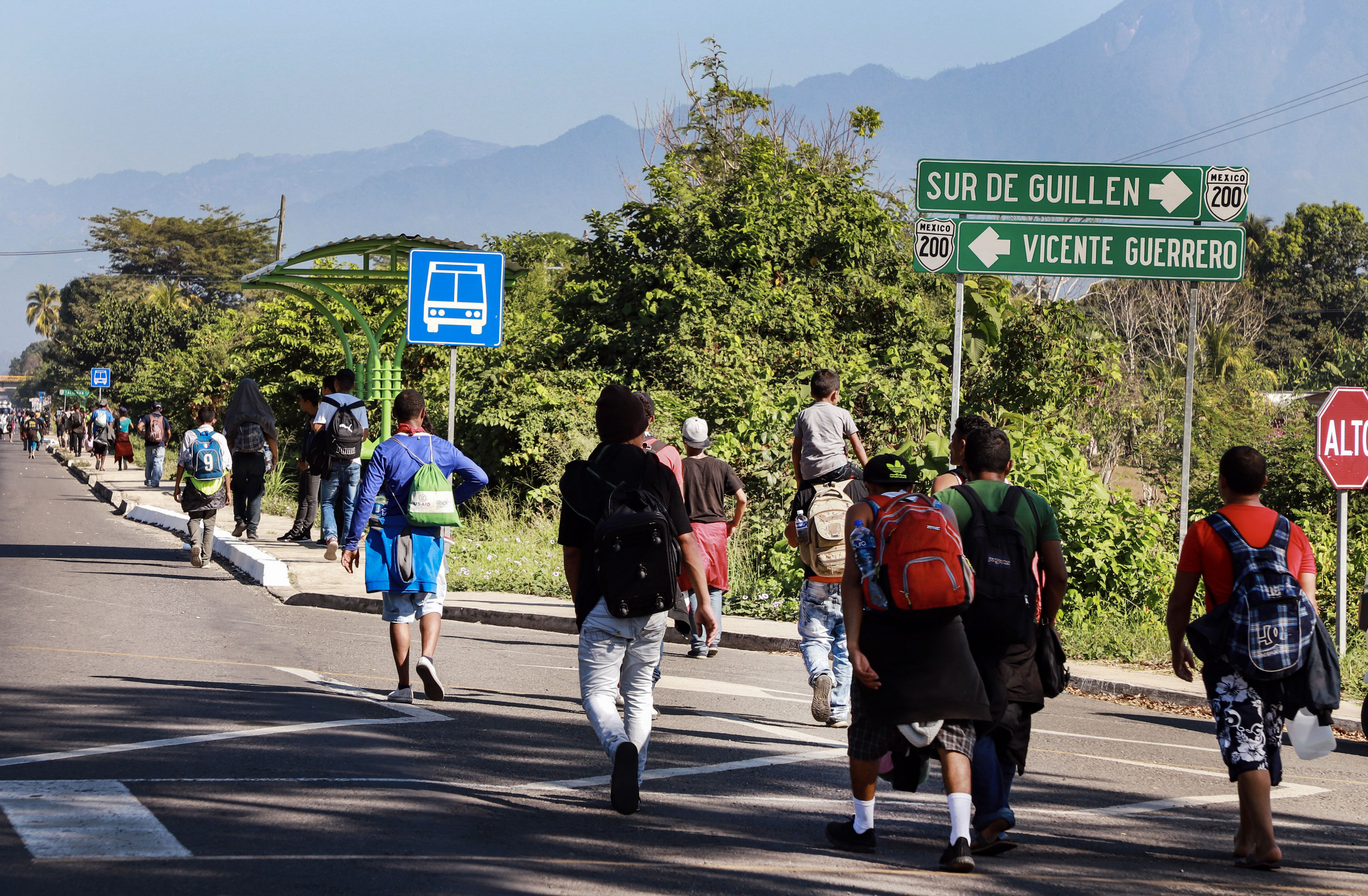Migrantes dan portazo e ingresan a México Migrantes dan portazo e ingresan a México
