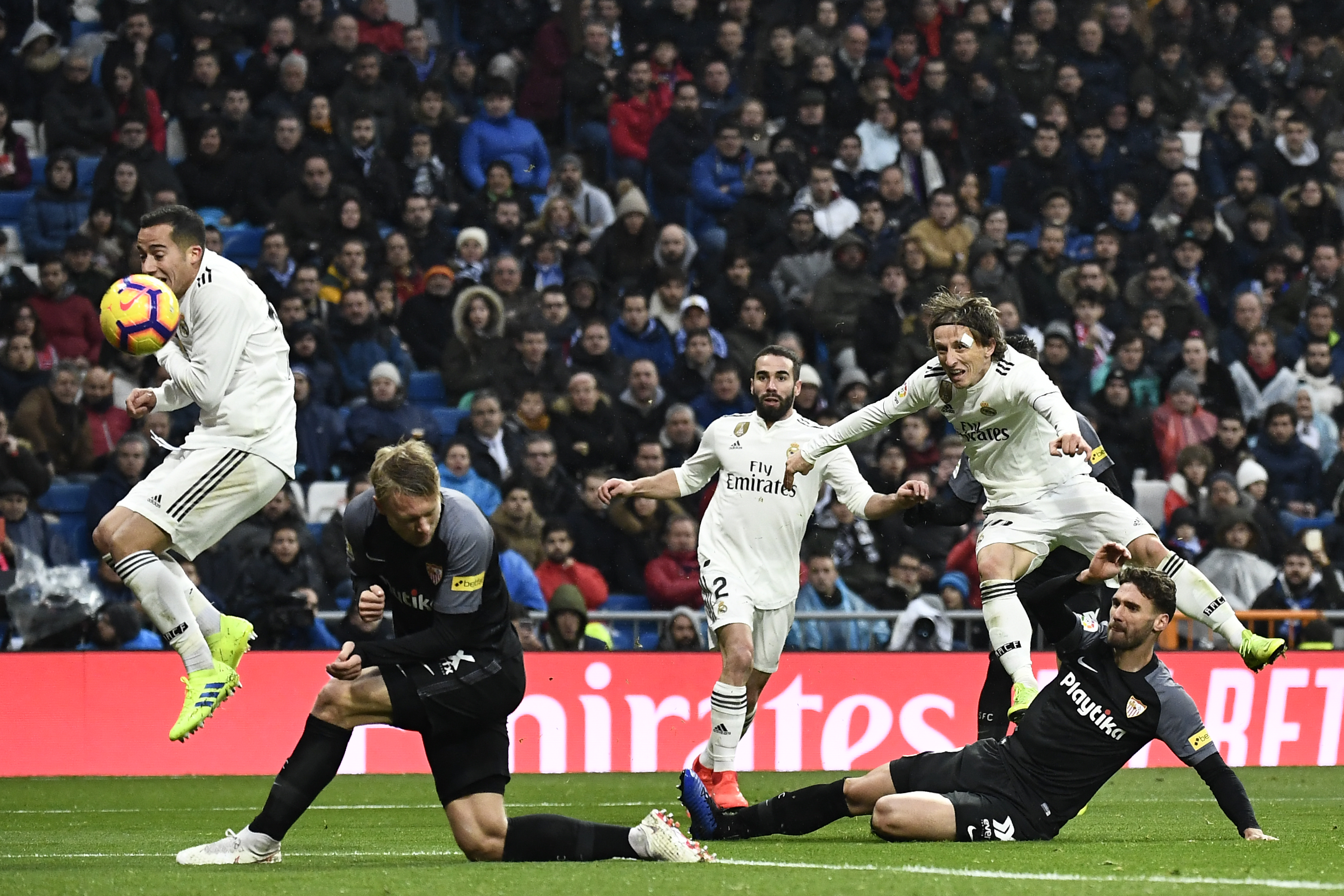 Real Madrid vence al Sevilla con goles de Casemiro y Modric - 000-1ce4jh