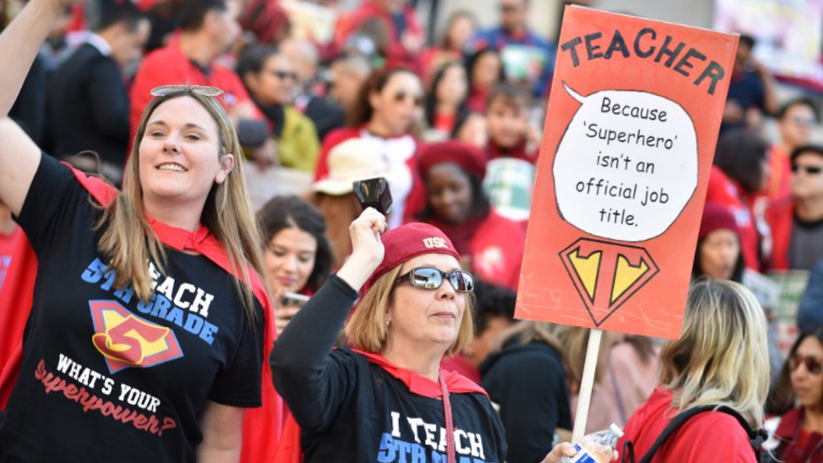 Maestros llegan a acuerdo para finalizar huelga en Los Ángeles