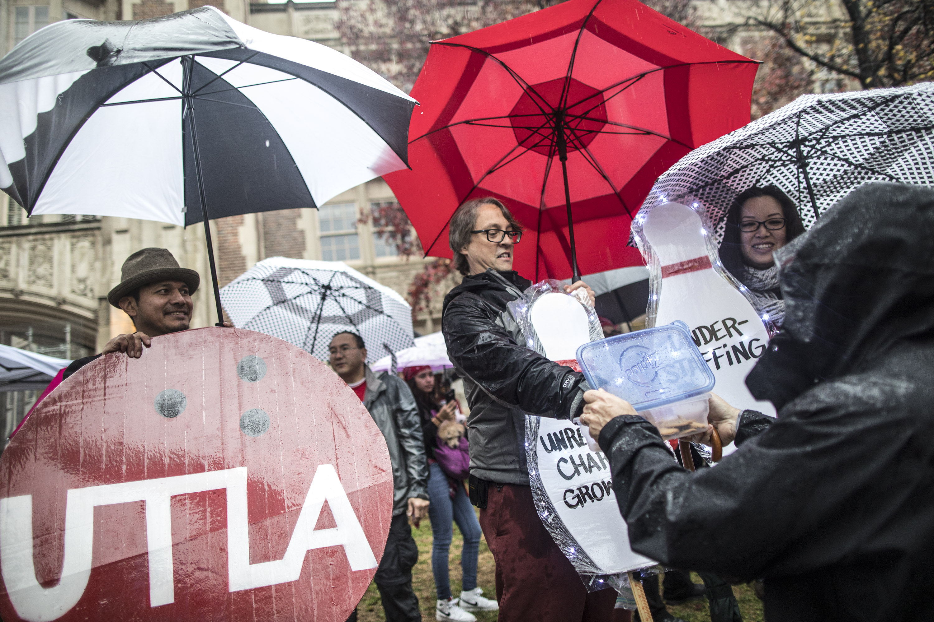 Maestros de Los Ángeles entran en huelga por primera vez en 30 años - 063-1082236908