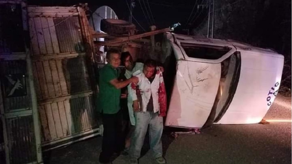 Se accidenta personal del DIF de camino a evento de AMLO