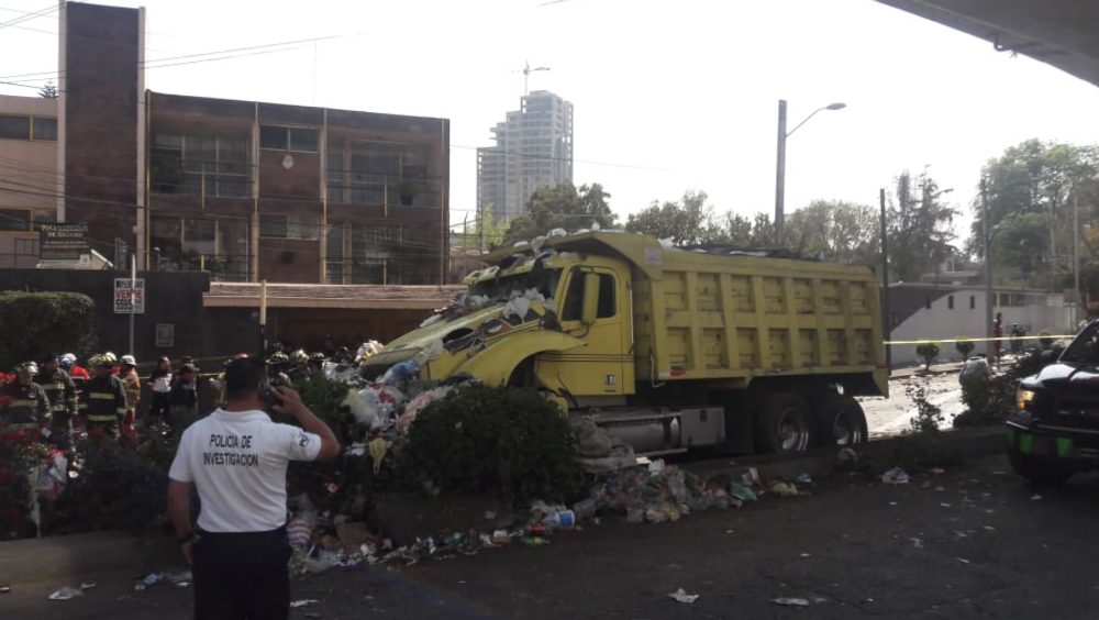 Investiga PGJCDMX accidente vial en donde murieron dos peritos