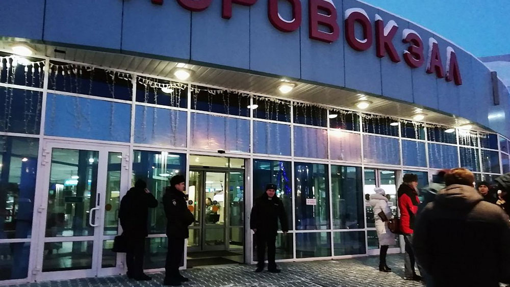 Avión aterriza de emergencia en Siberia por amenaza de secuestro