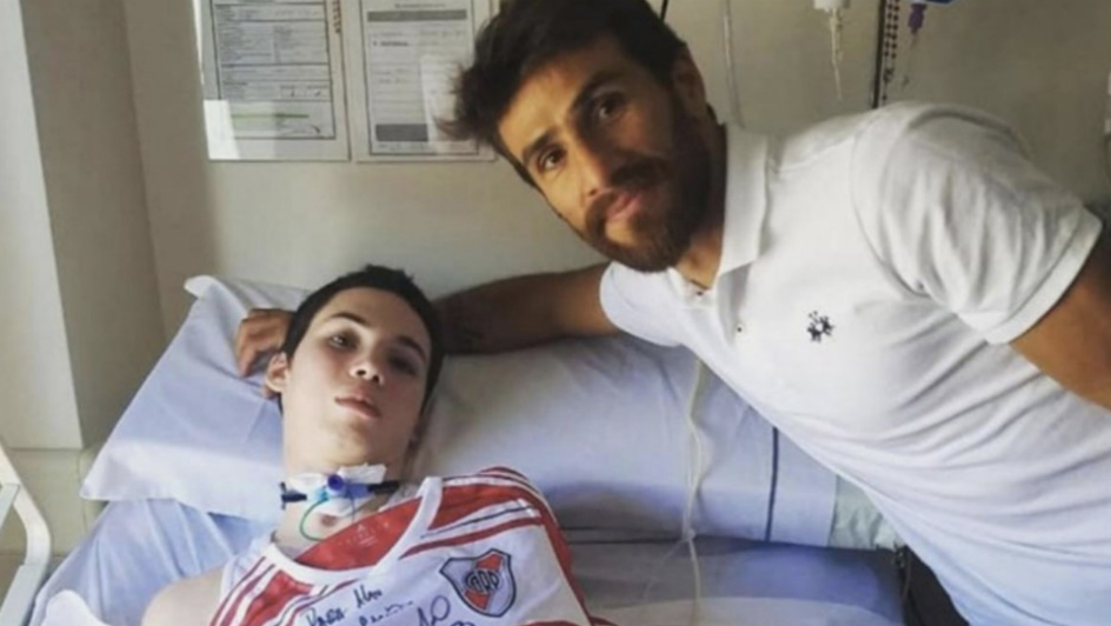Roban playera autografiada de River Plate a joven hospitalizado