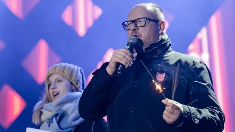 Muere alcalde polaco tras ser apuñalado en acto público