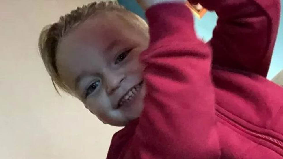 Aplasta a hijo de su novia para callarlo y lo mata