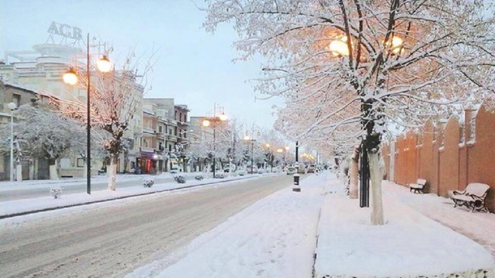 Tormenta invernal cubre de nieve Argelia - algeria
