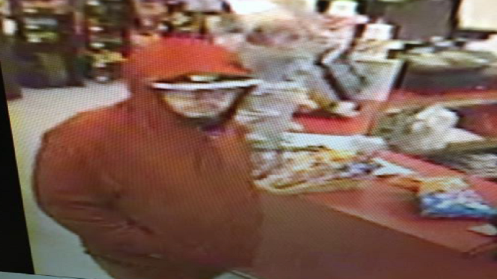 “Cliente” asalta a punta de pistola en gasolinera de San Marcos