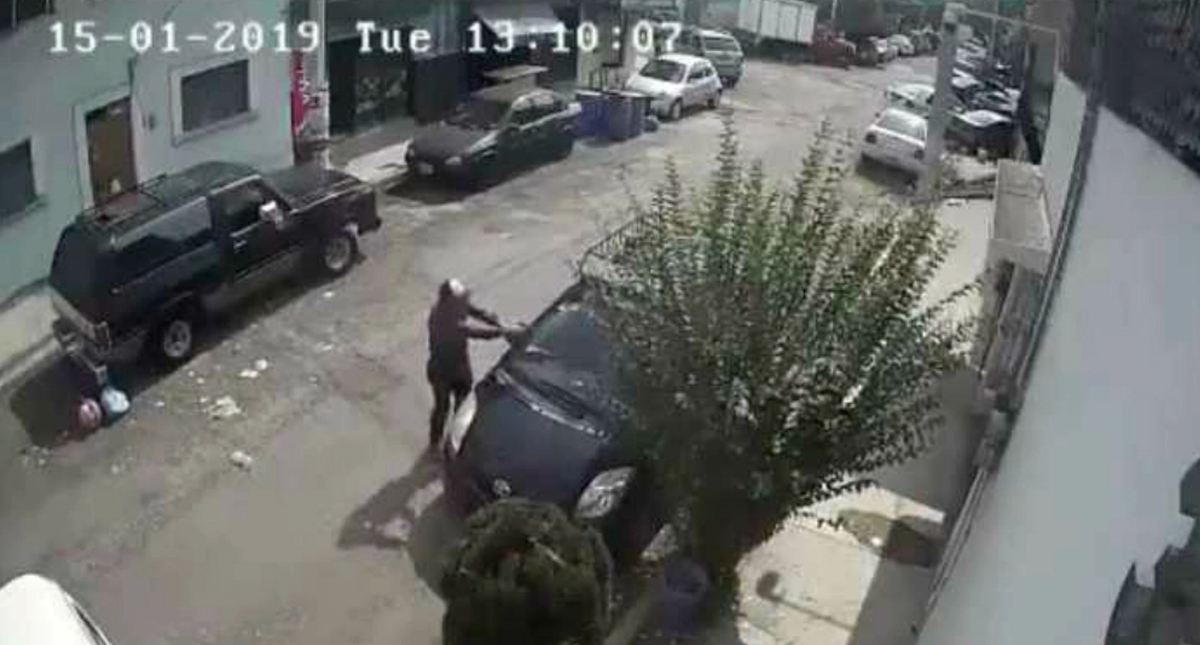 #Video Conductor huye a pesar de que lo encañonan en Naucalpan