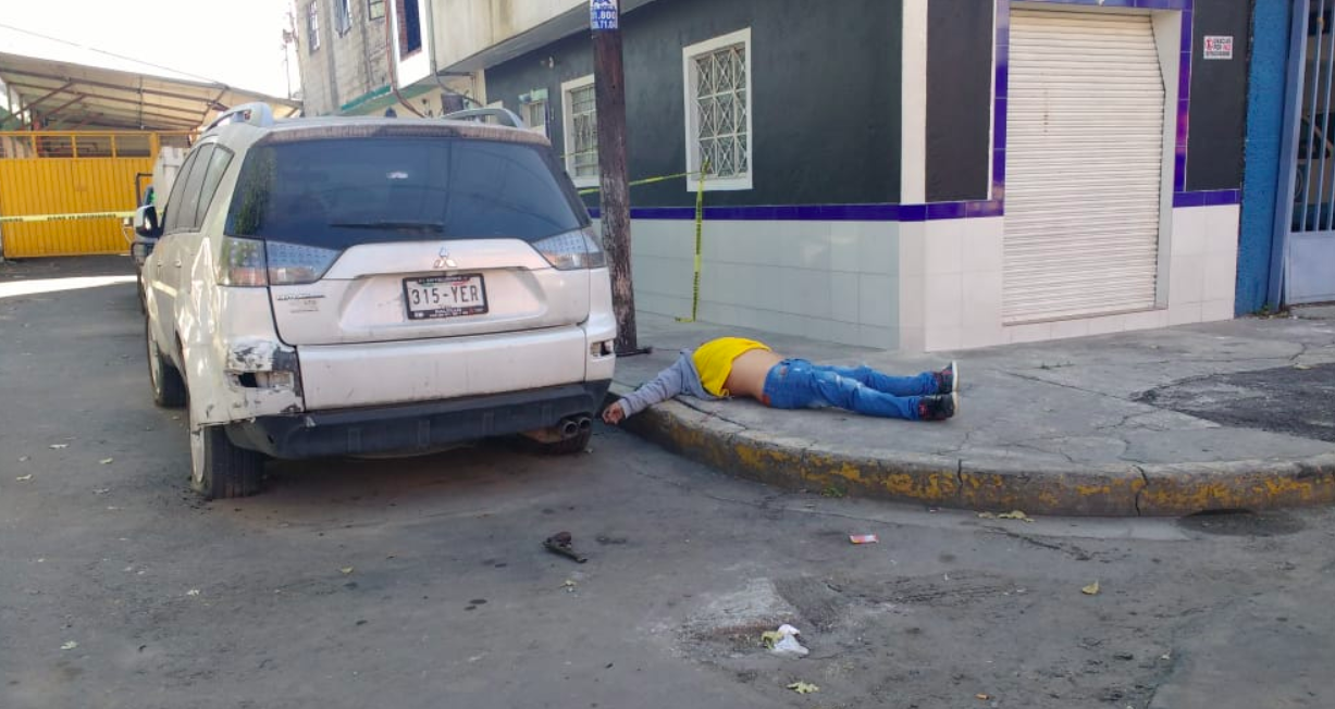 Ladrón se dispara al verse acorralado tras asalto a Toks en Naucalpan