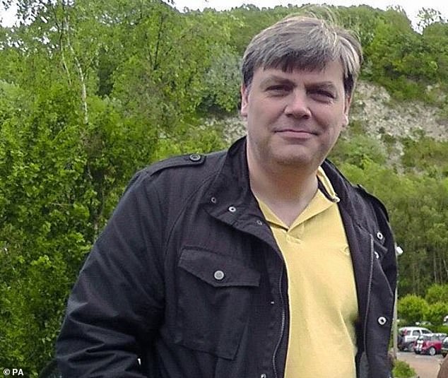 Asesinan a hombre frente a su hijo de 14 años en tren de Londres - asesinato-tren-londres2