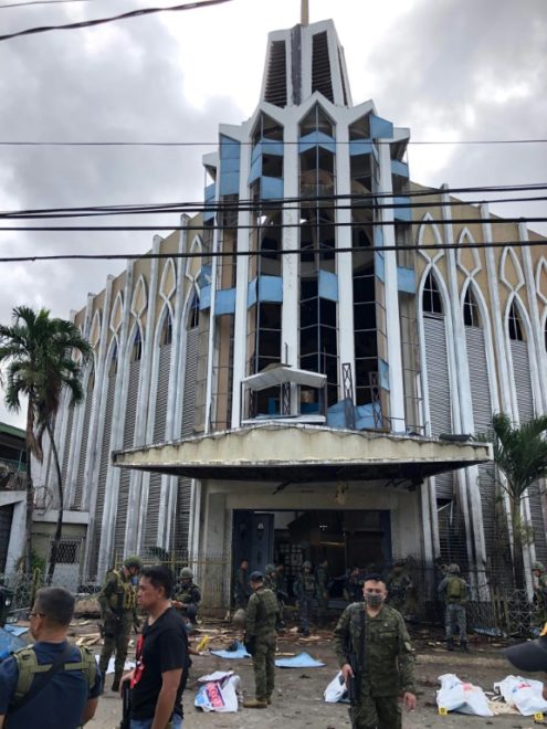 Estado Islámico se adjudica atentado en Filipinas - atentado-catedral-filipinas-2