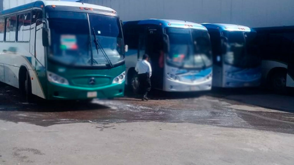 Normalistas retienen 28 autobuses en el Estado de México