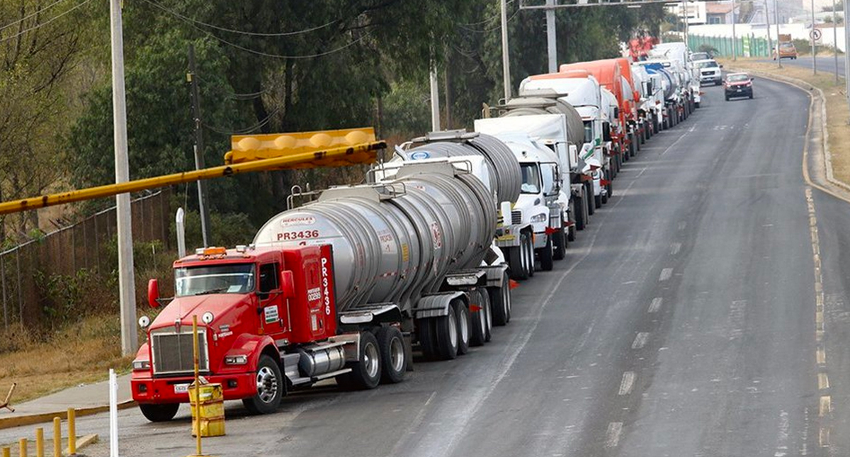 Canacar aumentará distribución de gasolina con autotanques de doble remolque